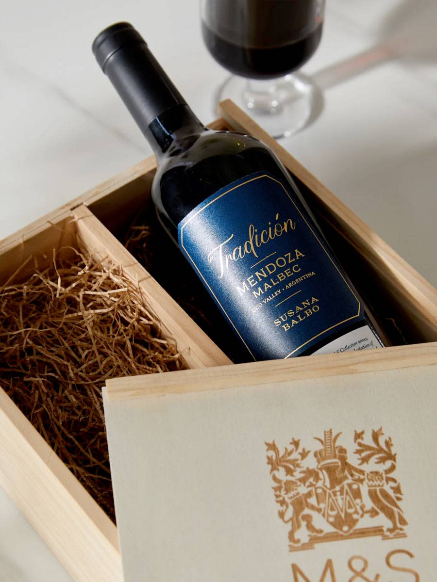 Mendoza red wine gift box. Shop alcohol gifts