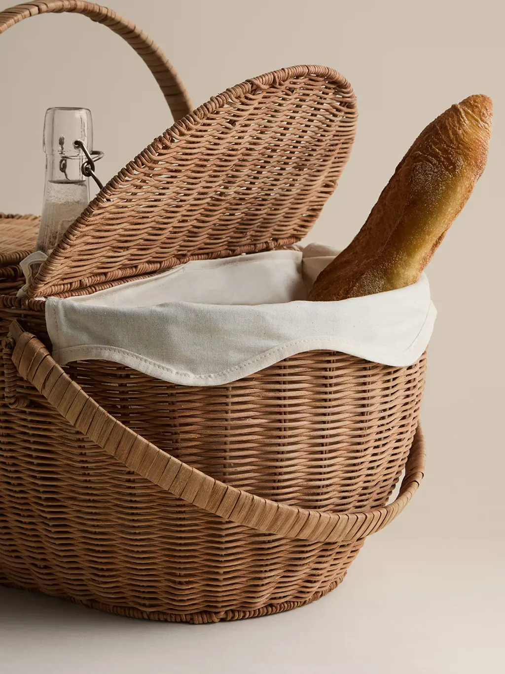 Wicker basket with a drink and baguette in it