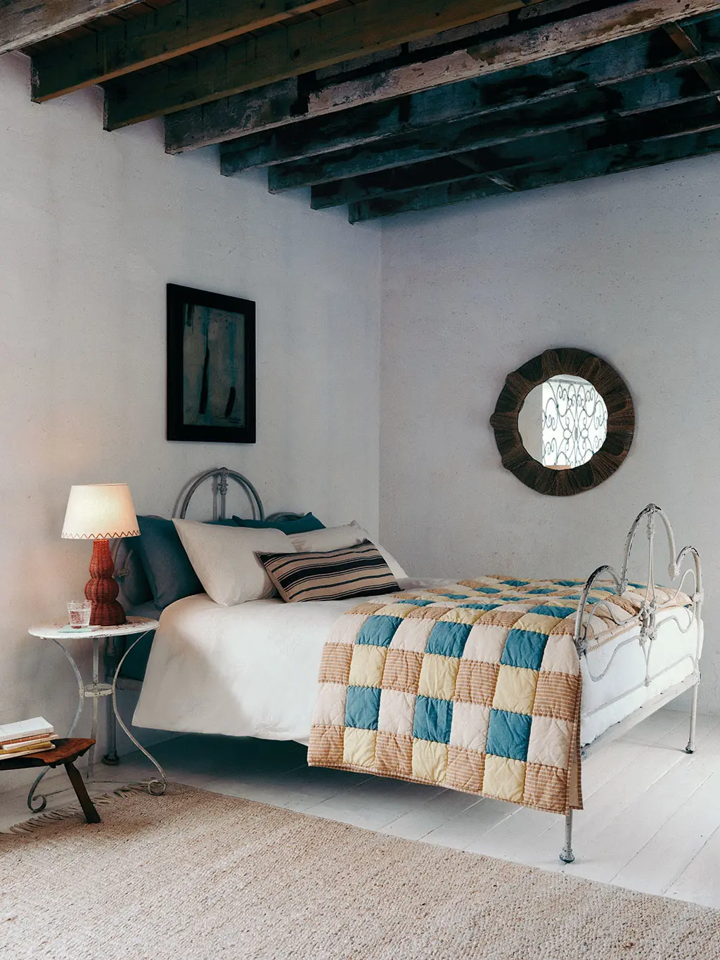 Coastal-themed bedroom