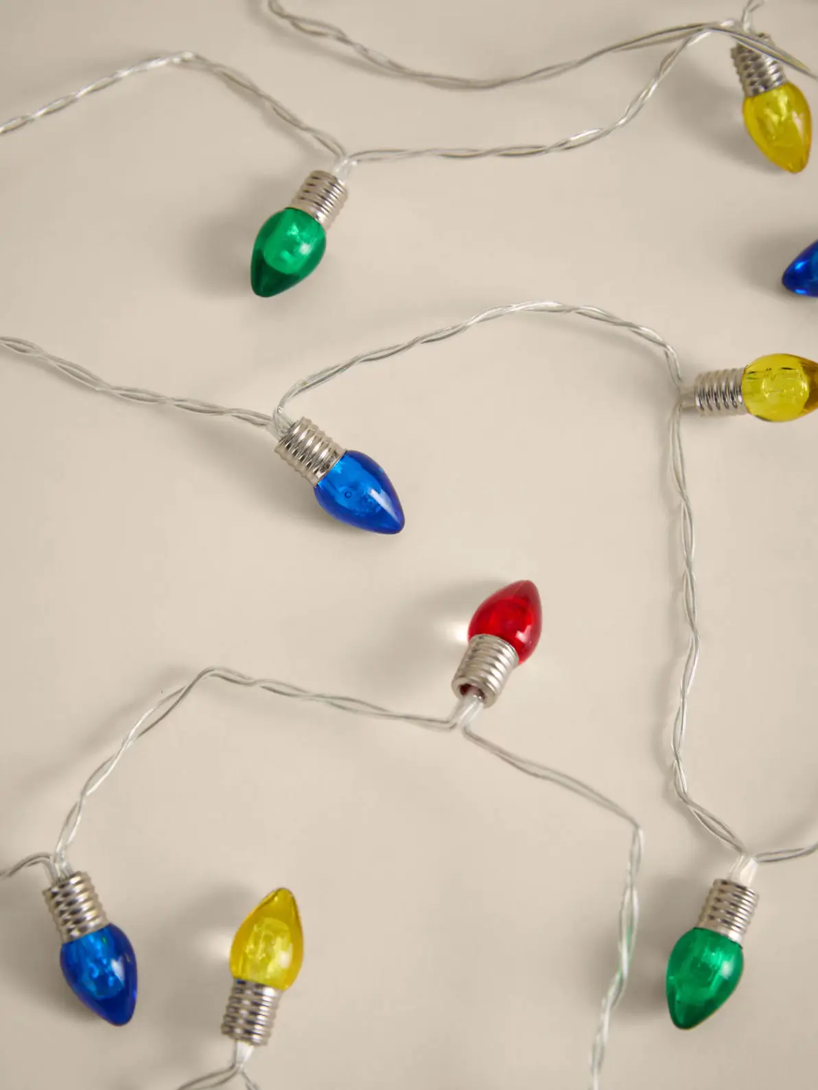 Image of multicoloured string lights 