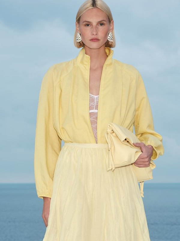 Women wearing yellow clothing