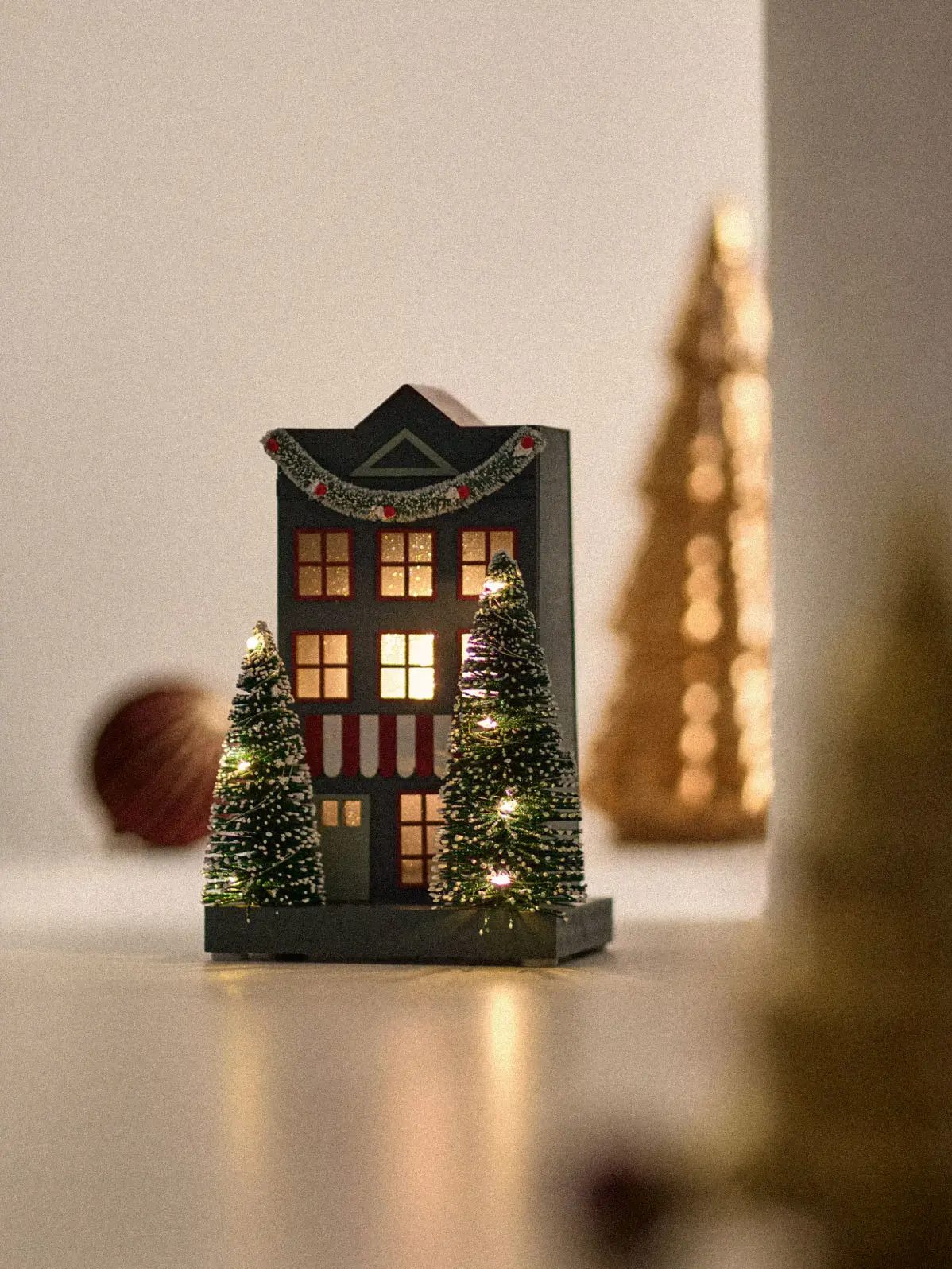 Light-up wooden house Christmas decoration 