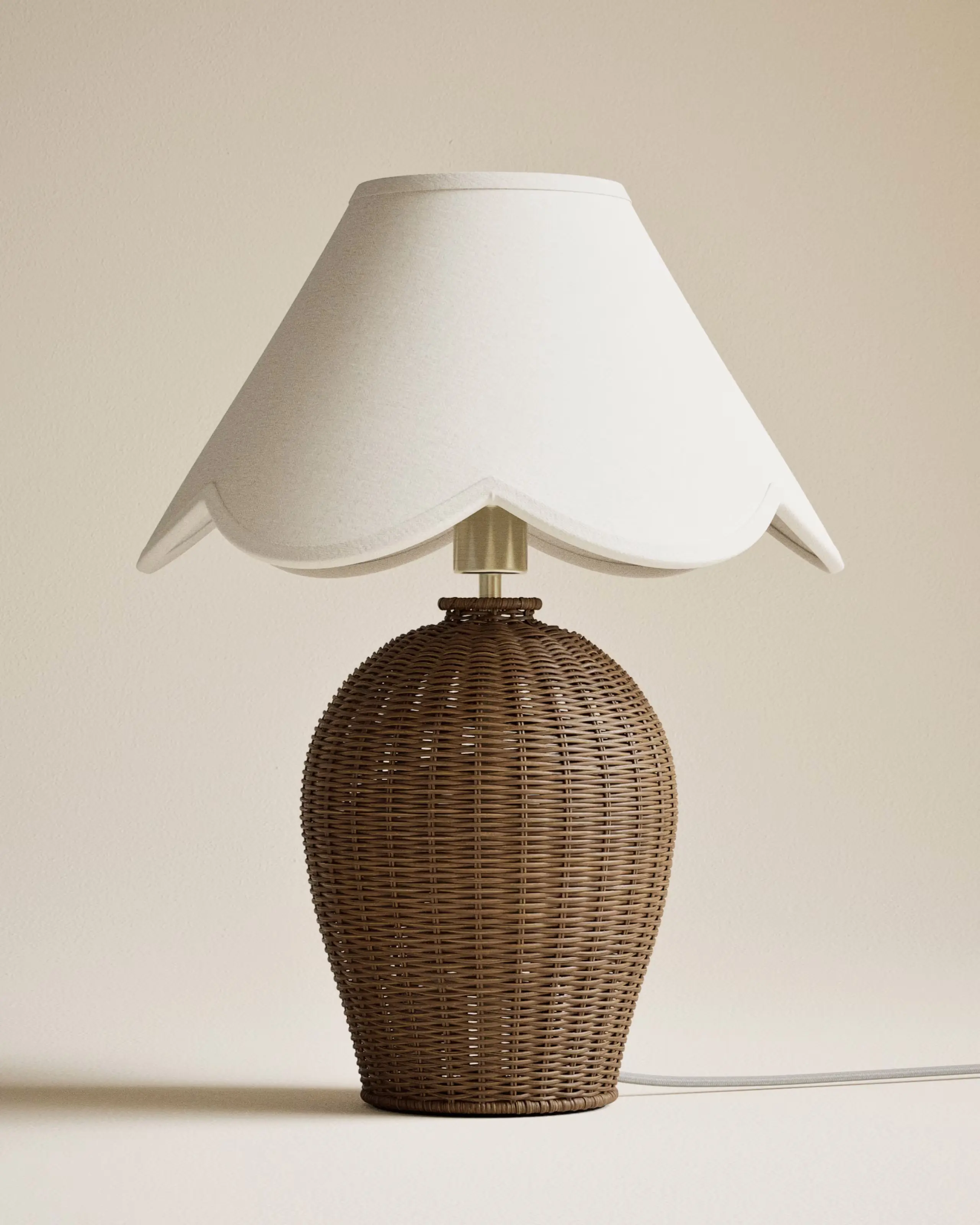 Lamp with wicker lampshade