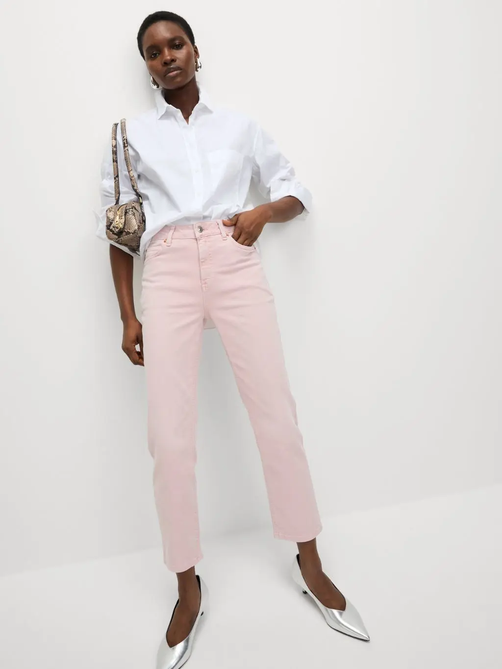 Woman wearing white shirt and pale pink slim fit summer jeans