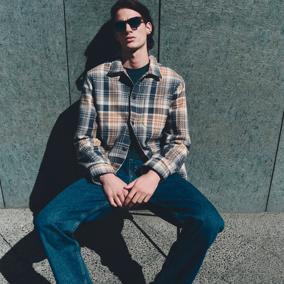 Man wearing blue jeans