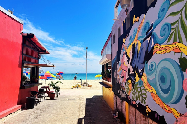 St Maarten Street Art - Philispburg Boardwalk
