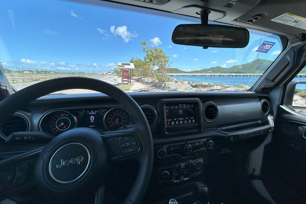 car-rental-st-maarten-jeep-inside