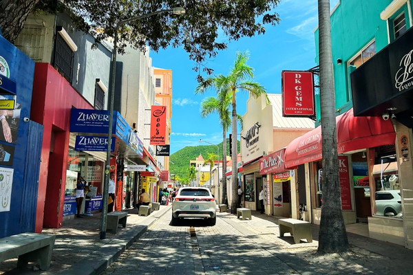 Philipsburg St Maarten - Front Street - Car Rental St Maarten