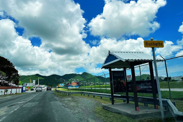 bus stop st maarten
