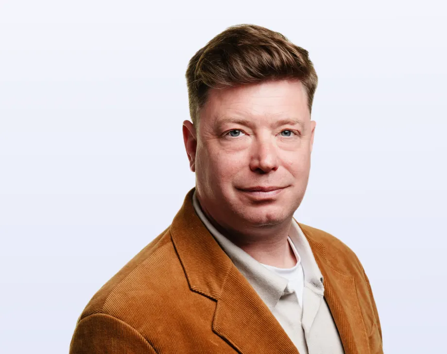 Charles Llewellyn headshot
