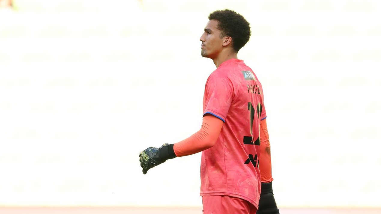 A mix-up between Auckland FC keeper Alex Paulsen and Nando Pijnaker gave City a 2-1 lead