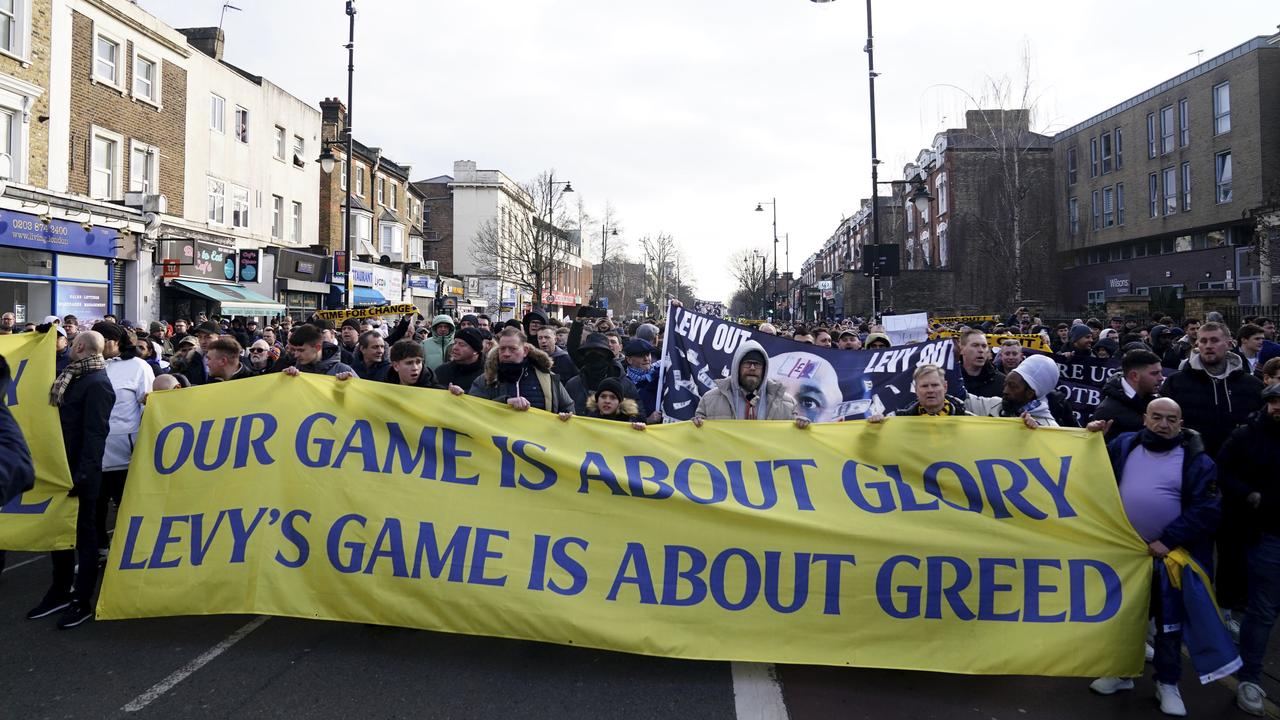 Protesters Spurs