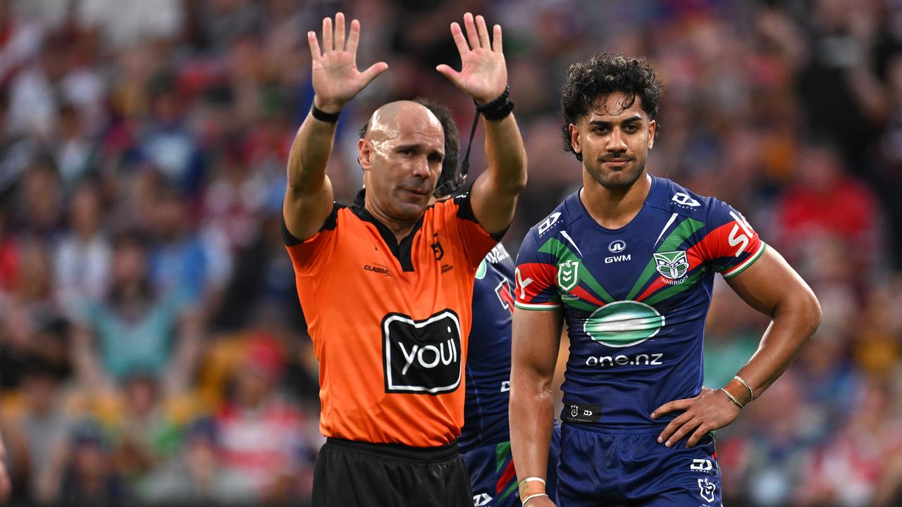 Referee Ashley Klein sends the Warriors' Alofiana Khan-Pereira to the sin bin