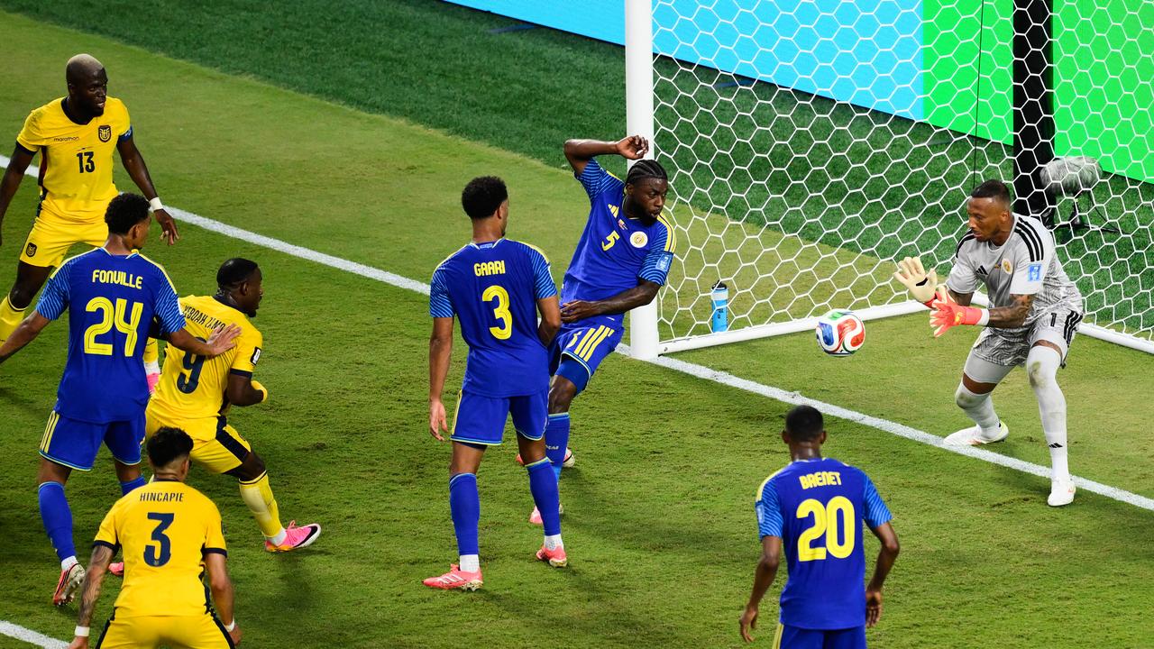 Curaçao goalkeeper Eloy Room