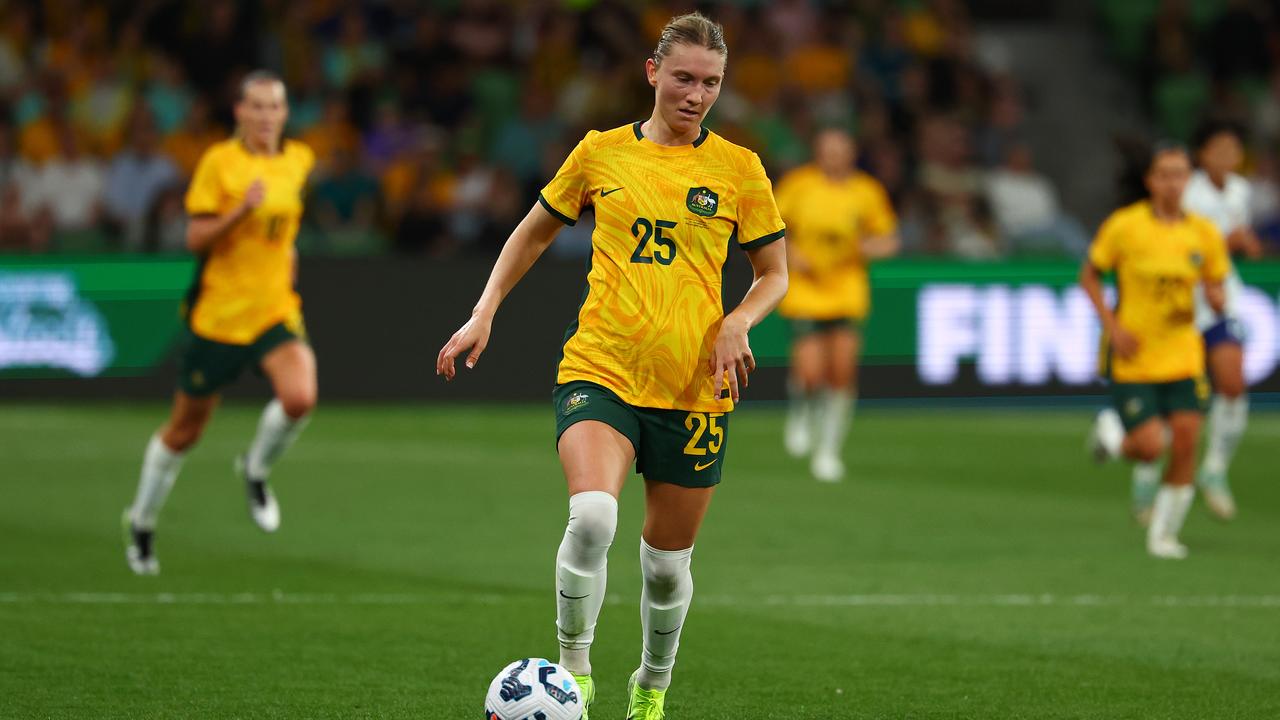 Clare Hunt, Matildas vs Football Ferns