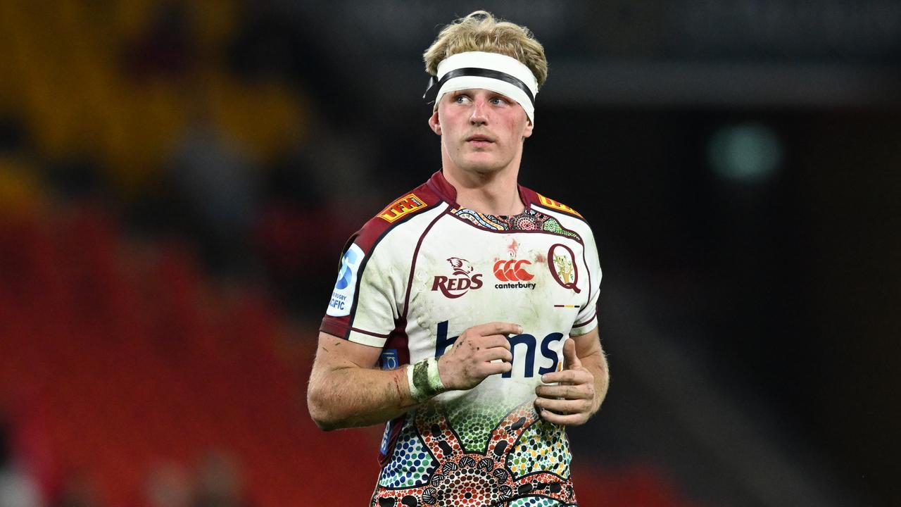 Queensland Reds No. 10 Tom Lynagh