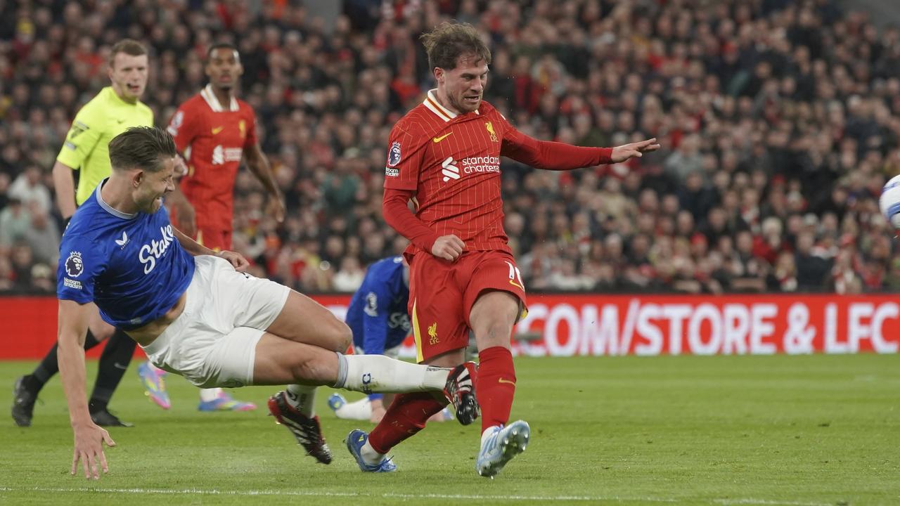 James Tarkowski fouls Alexis Mac Allister