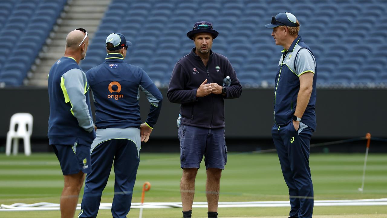 Australia coaches and MCG curator