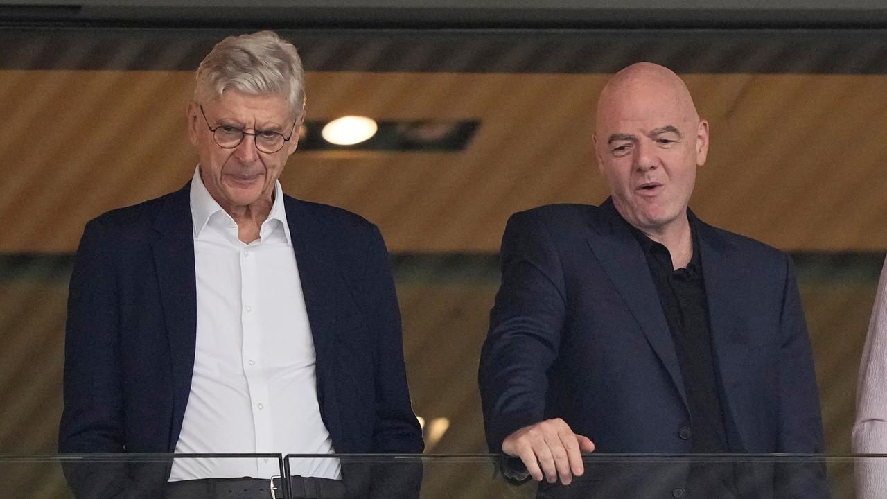 Arsene Wenger Gianni Infantino