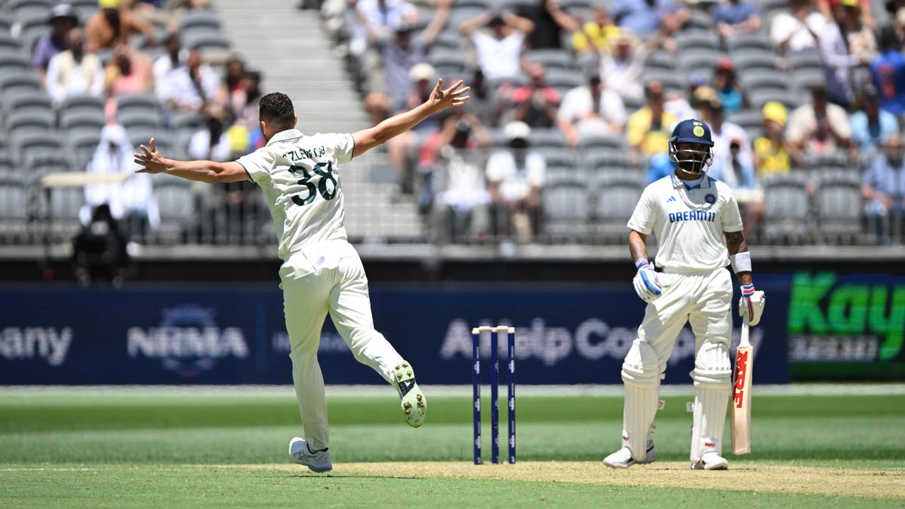 Josh Hazlewood dismisses Vihrat Kolhi - First Test