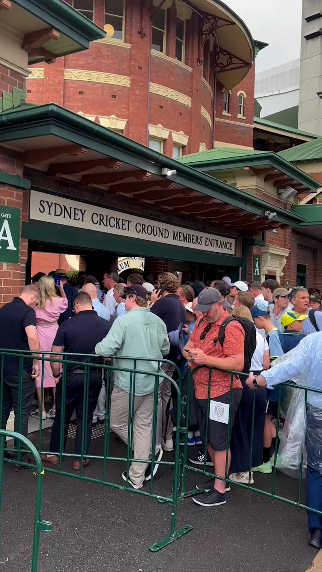 A packed SCG is expected for the finely balanced fifth Test against India. (Scott Bailey and Jasper Bruce)