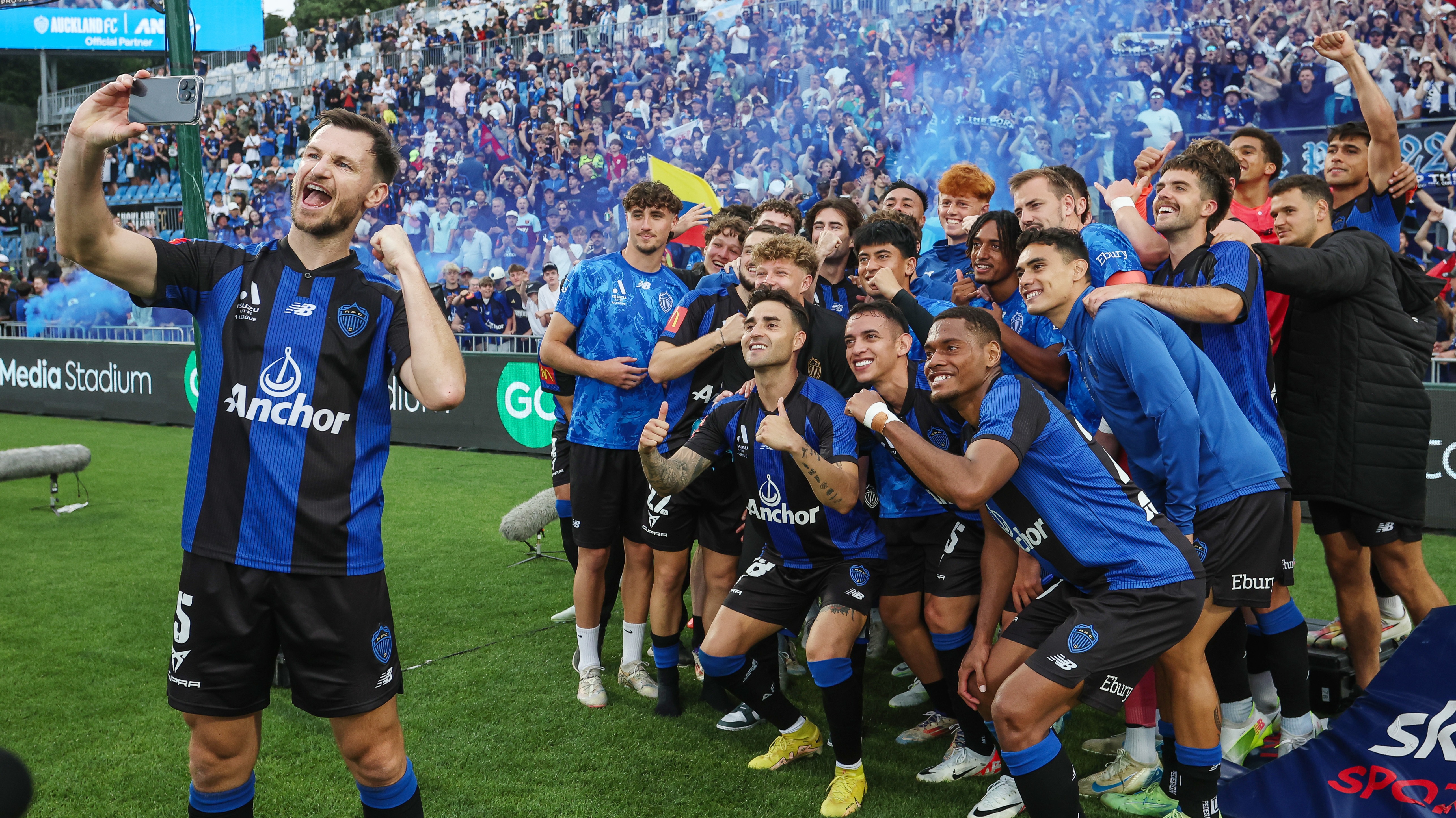 Auckland FC defeat Wellington Phoenix at Go Media Stadium