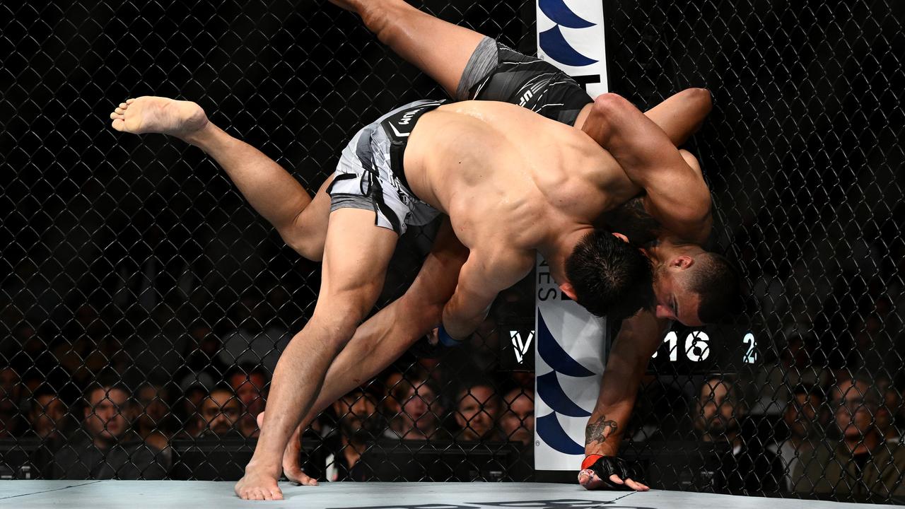 Carlos Ulberg and Da Woon Jung