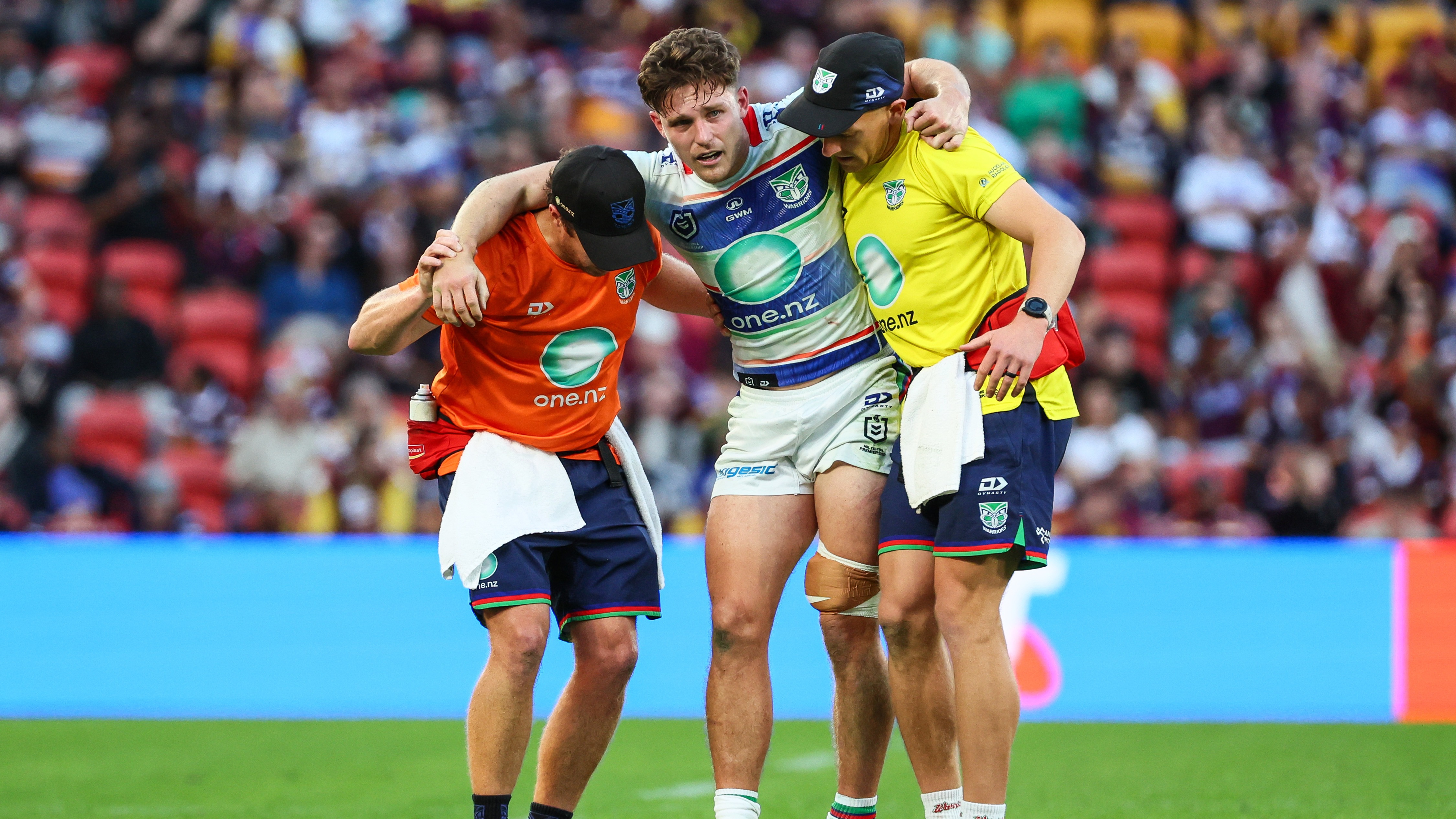 Luke Metcalf leaves the field injured against the Broncos in Round 17