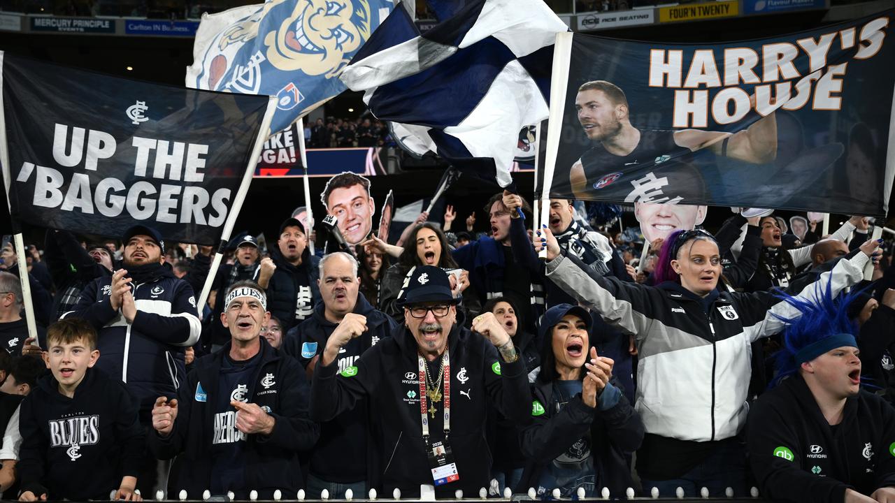 Thousands of Carlton fans