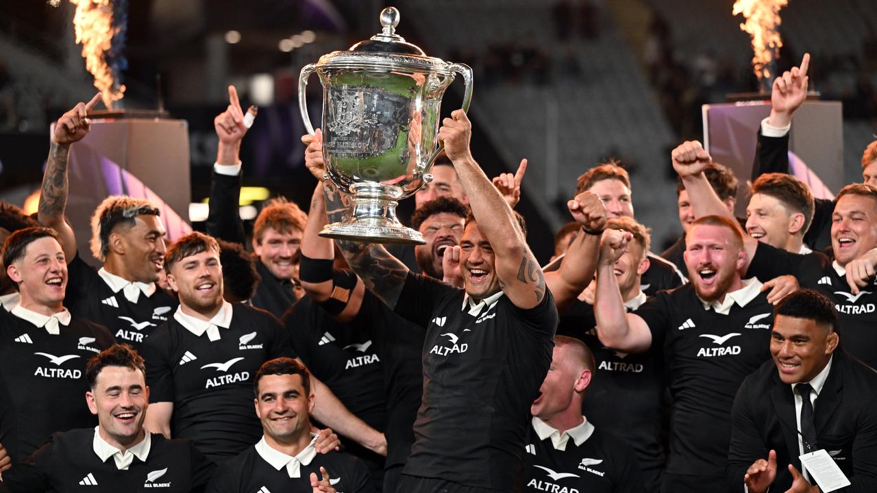 New Zealand All Blacks lifting the Bledisloe Cup