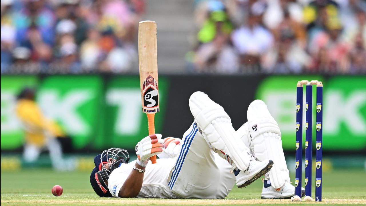 India were in trouble early after the dismissal of Rishabh Pant, who incensed Sunil Gavaskar