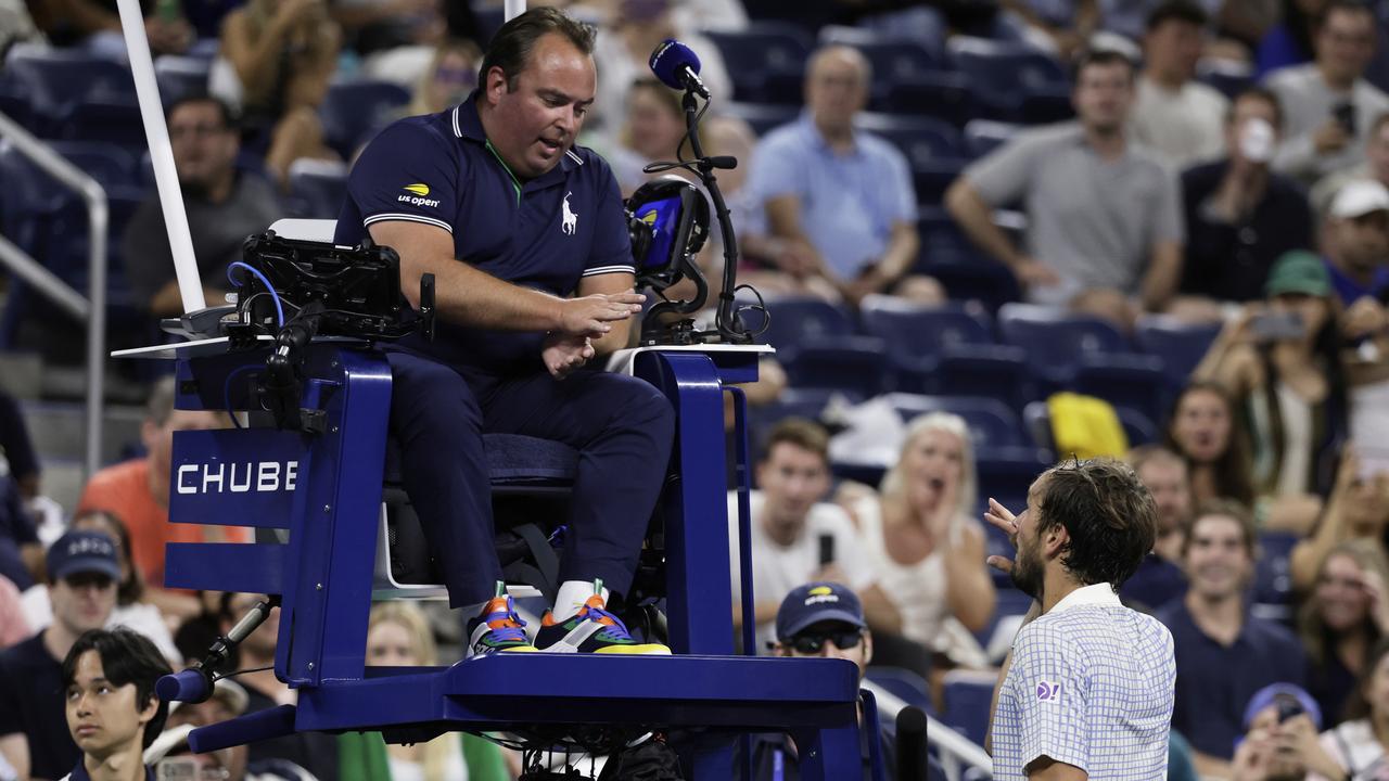 Daniil Medvedev argues with the chair umpire 