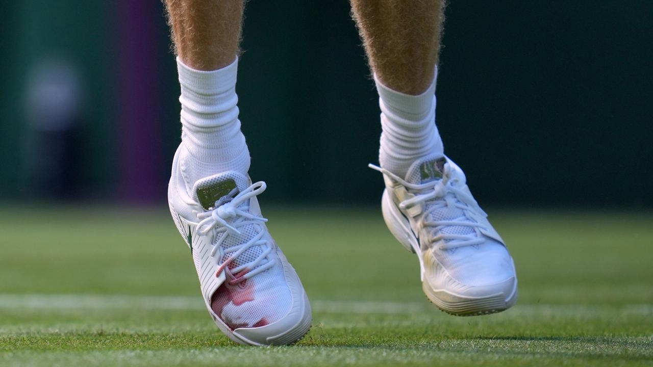 Jannik Sinner's right shoe