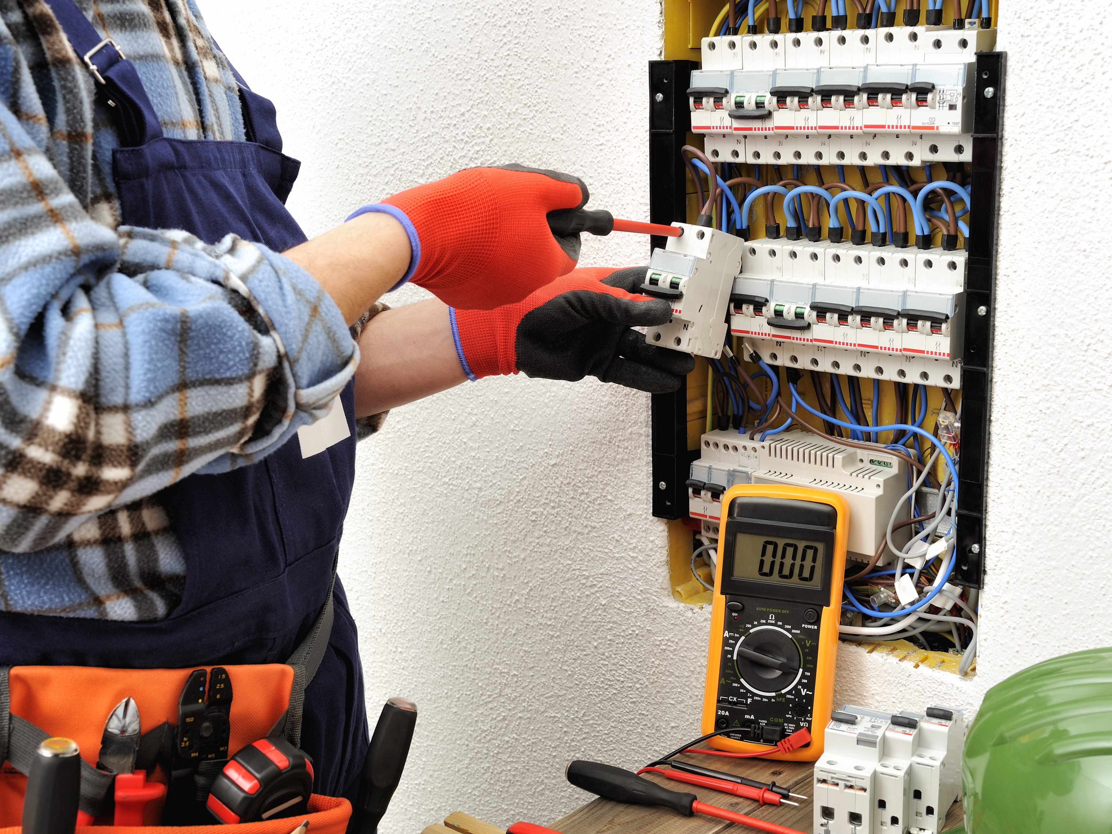 How to Be a Successful Electrical Contractor | CraftJack