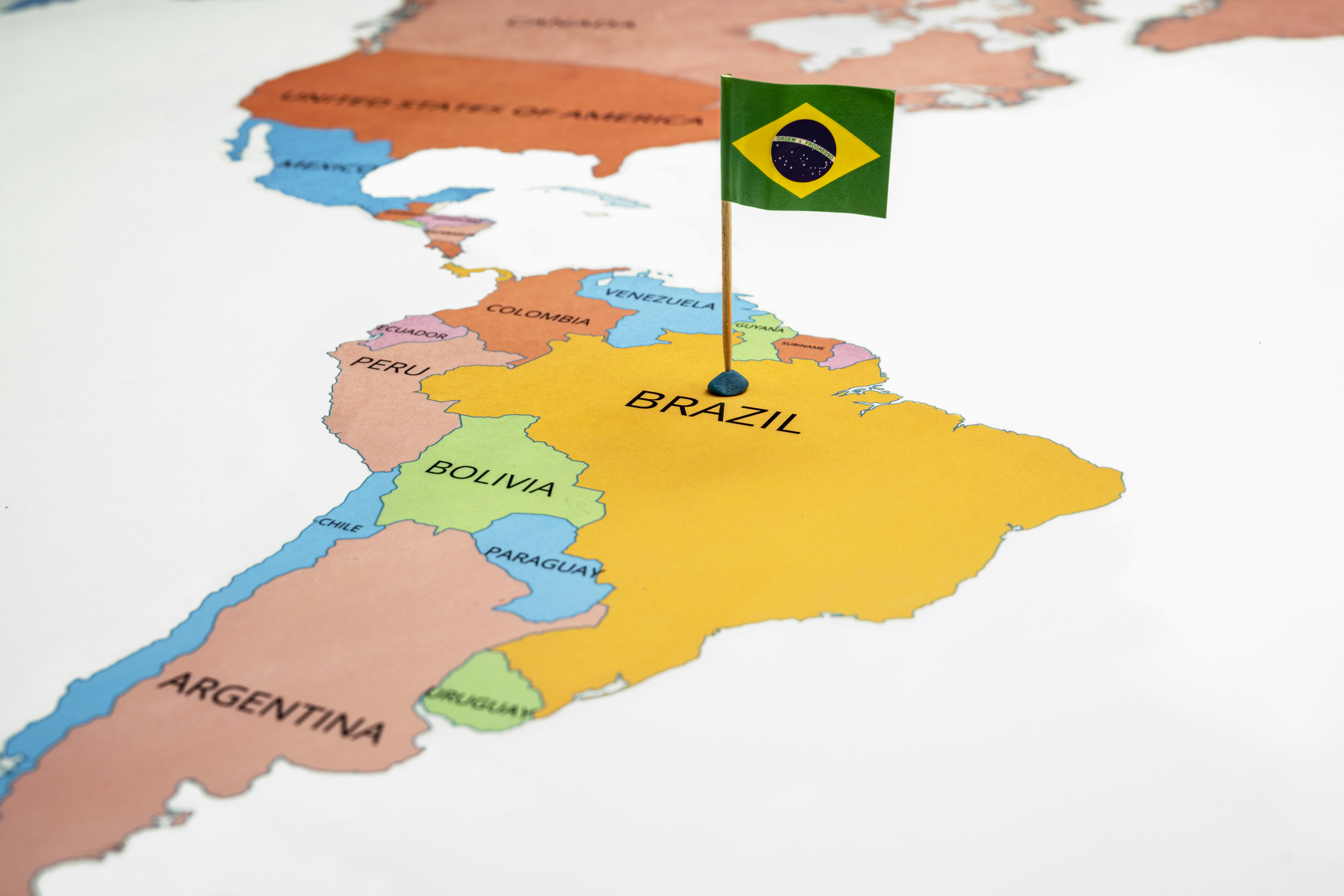 map-brazil-with-brazilian-flag-it (1)
