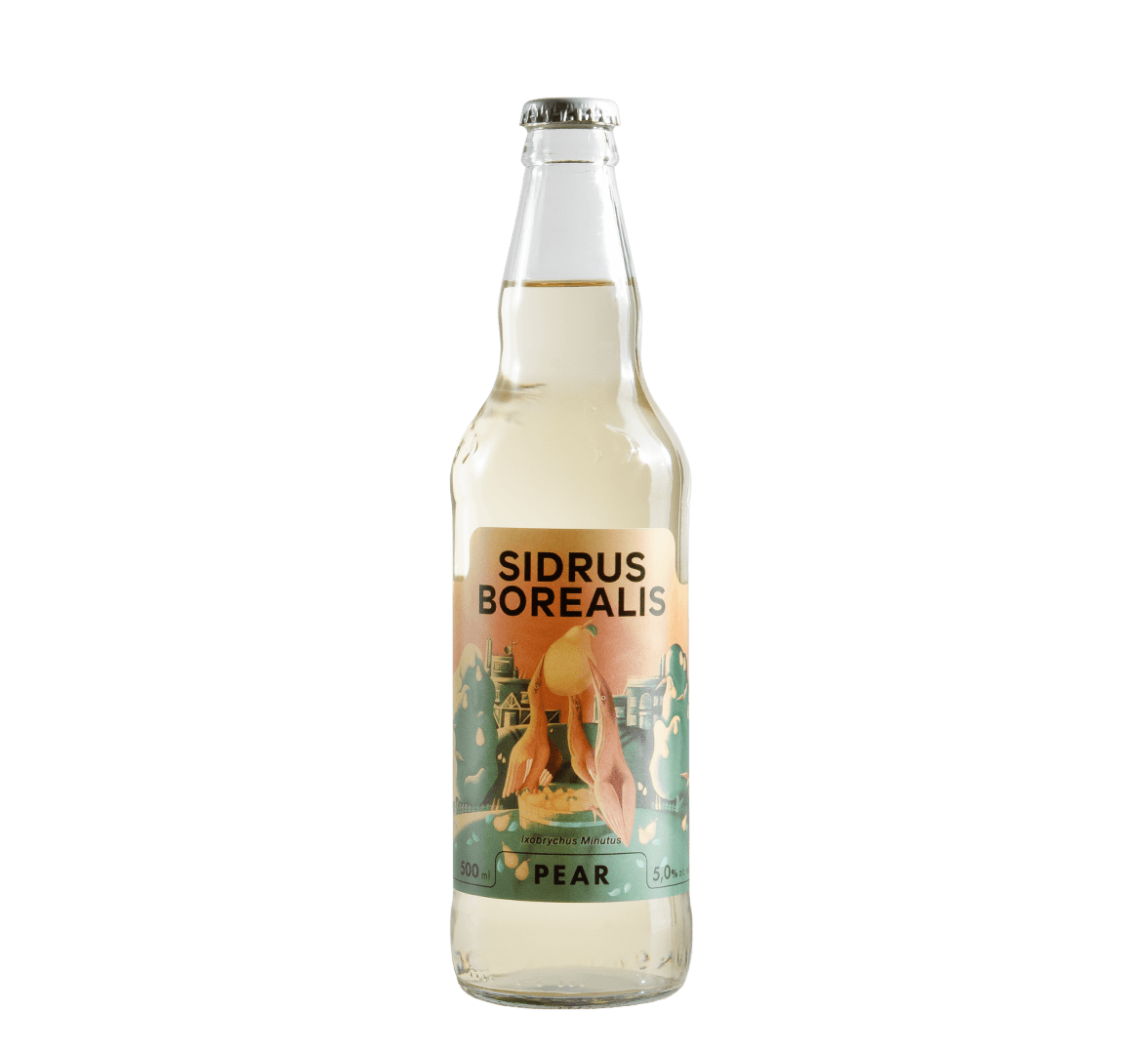 Nuotrauka 500 ml stiklinio Sidrus Borealis kriaušių skonio sidro buteliuko, kurio etiketėje atvaizduojami trys baubliai balansuojantys kriaušę ant kalvelės