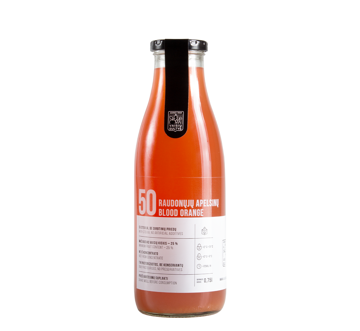 750 ml buteliuko su raudonųjų apelsinų sulčių gėrimu nuotrauka