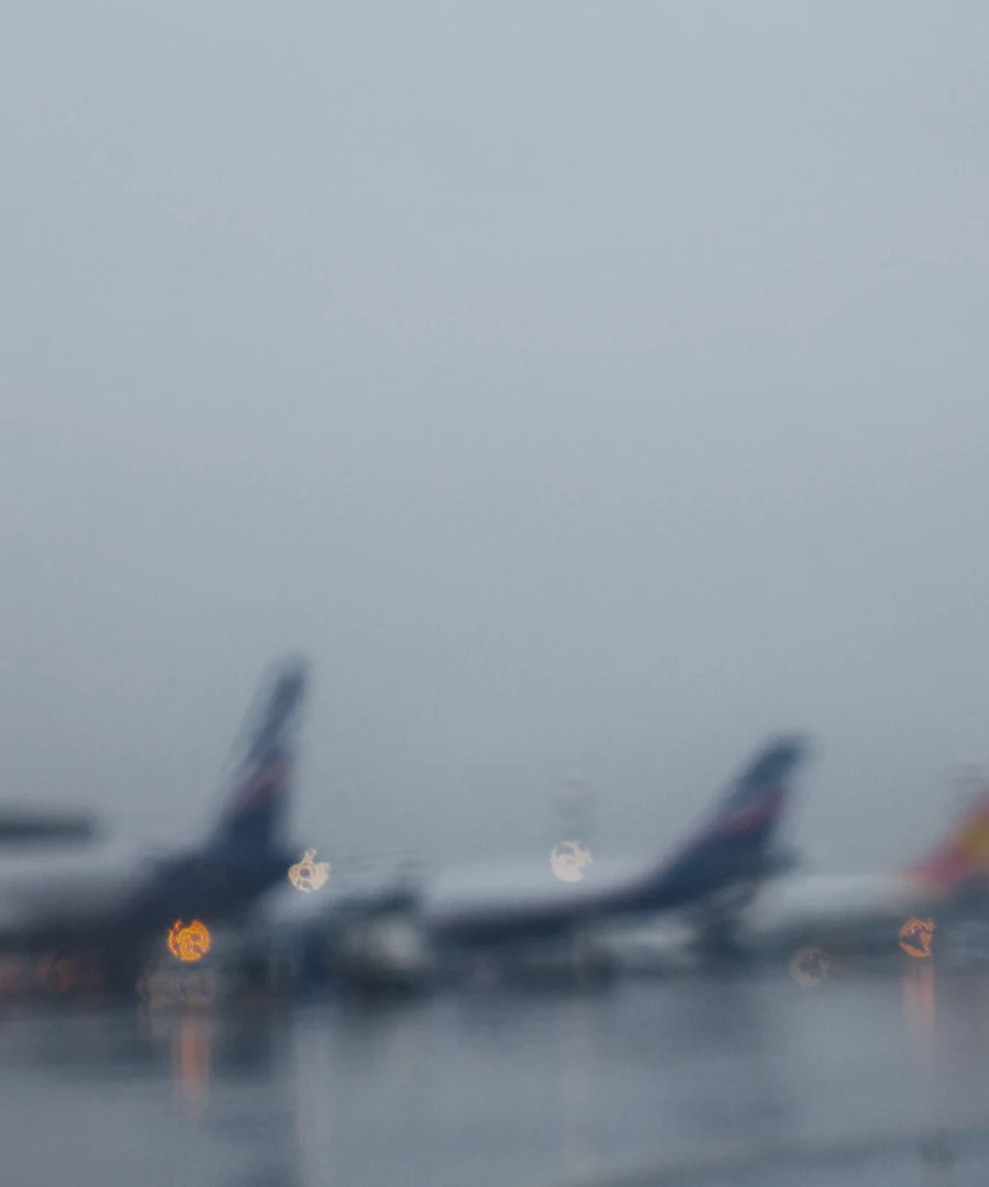 airplanes airport blurred parked (1)