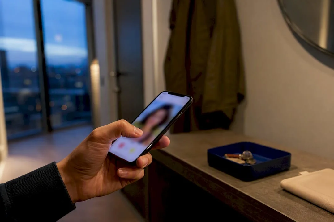 Verify Legally, No Phone Access: Do Dating Apps Notify Views?