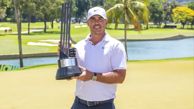 Brooks Koepka Singapore 24 trophy