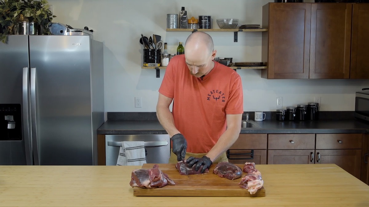Video: How to Properly Cut a Venison Steak
