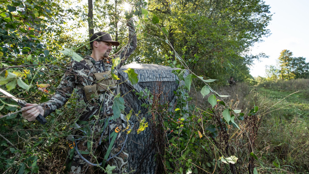 How to Set Up a Ground Blind That Won’t Spook Deer