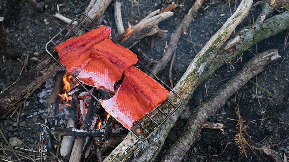 How to Cook Fish Over Fire