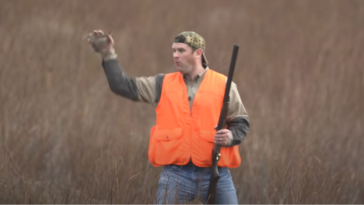 Video: Hunter Catches Quail with Bare Hand