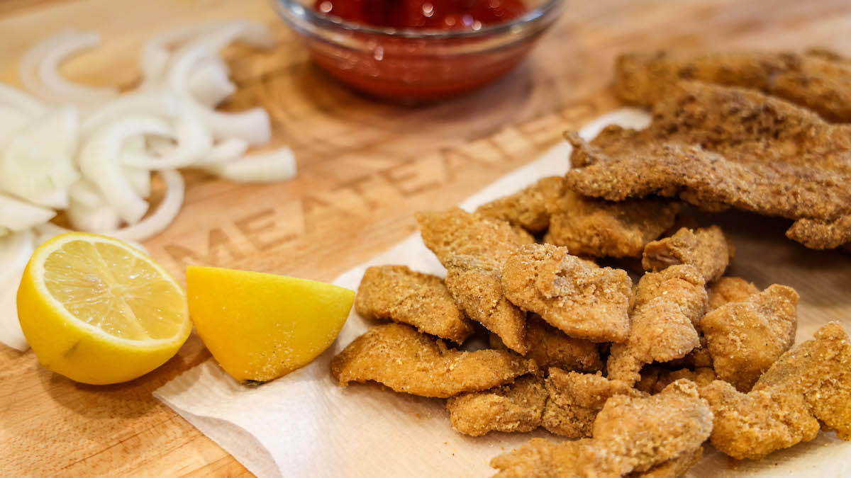 Video: How to Fry Fish