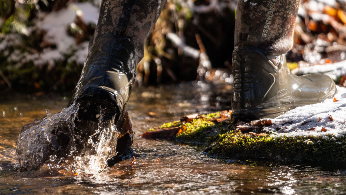 3 Terrain Features You Should Be Using To Access Your Whitetail Stands