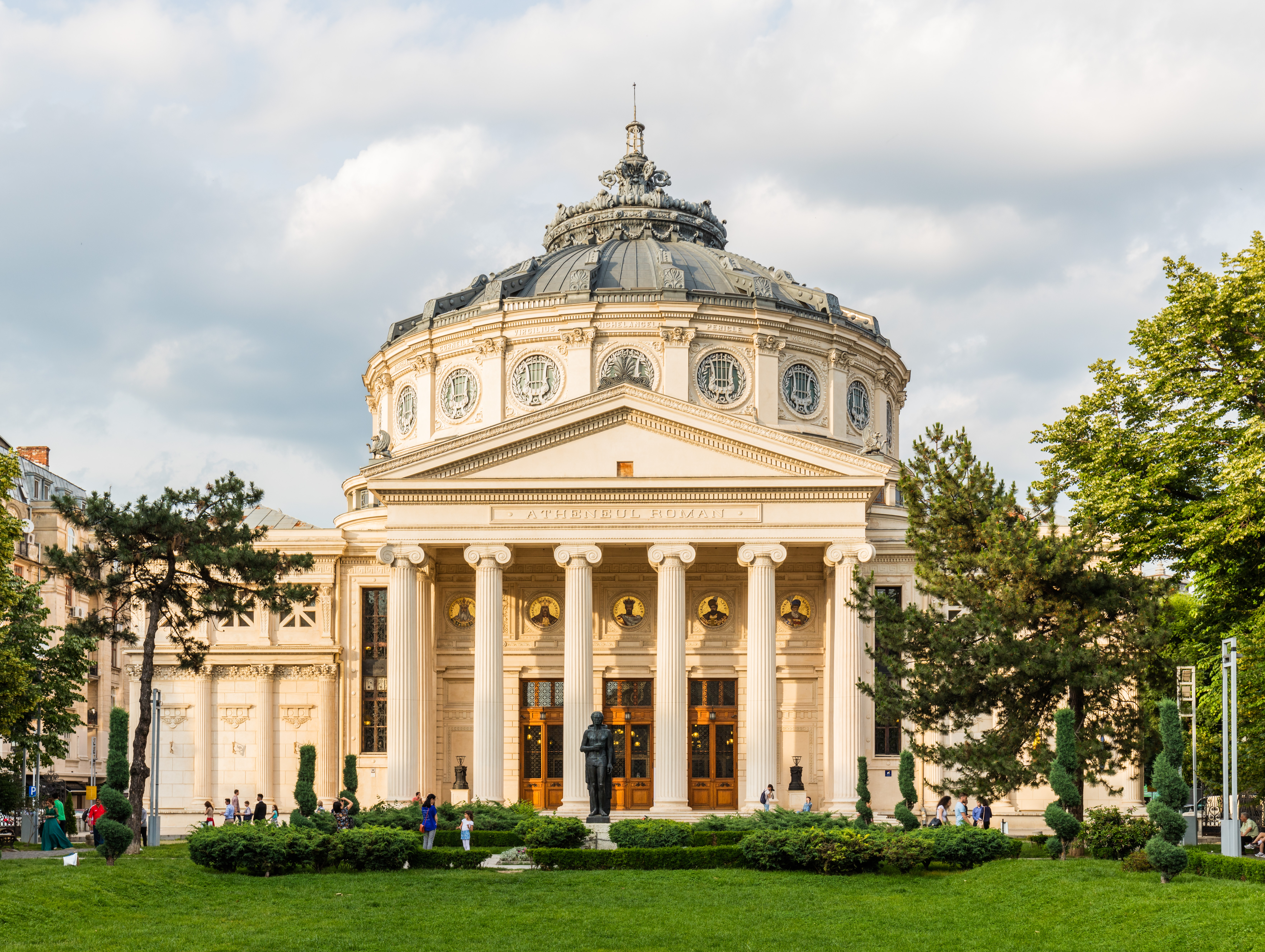 O EXPERIENȚĂ UNICĂ ÎN BUCUREȘTI
