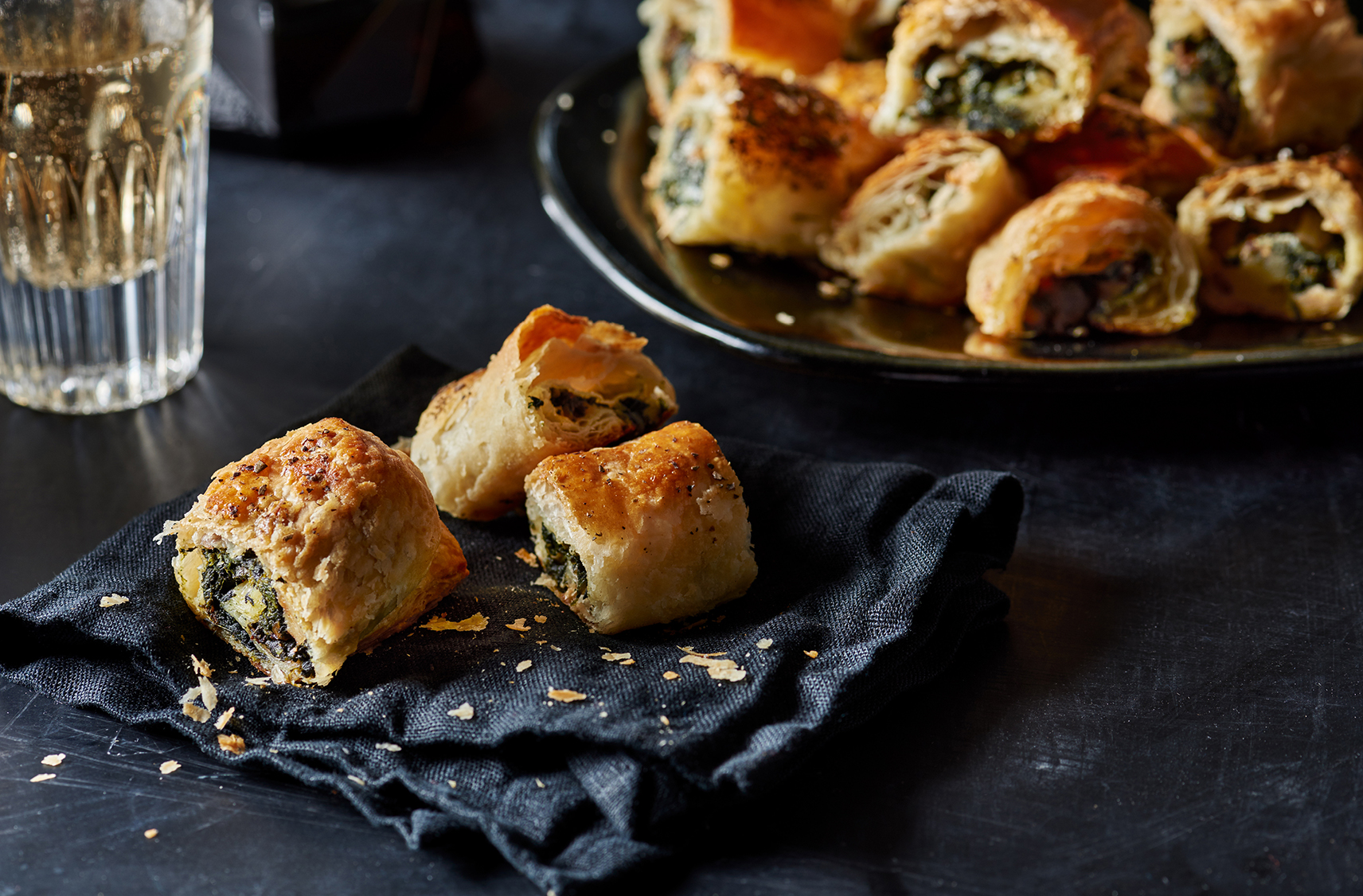 3 crispy rolls of puff pastry stuffed with Roquefort, walnuts and spinach.