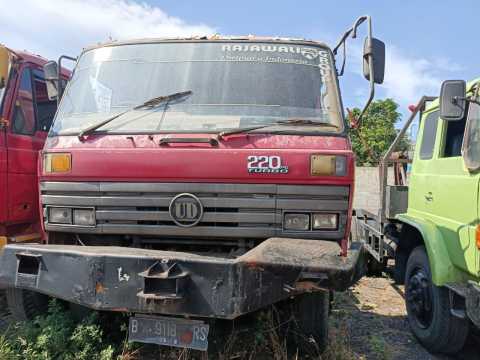 Truck Nissan CV 520 YN - B 9118 RS