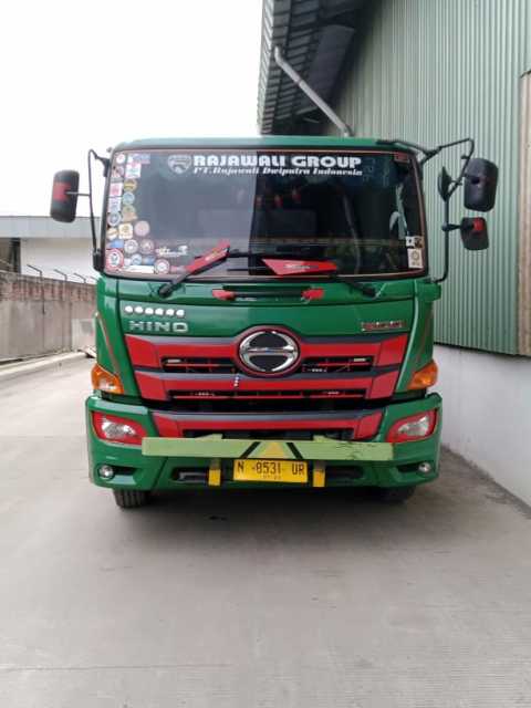 Truck Hino SG 260 TH N 8531 UR